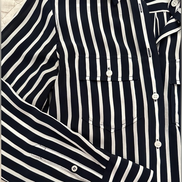 JCrew classic-fit silk shirt in stripe navy blue. Size 0. - Picture 13 of 13